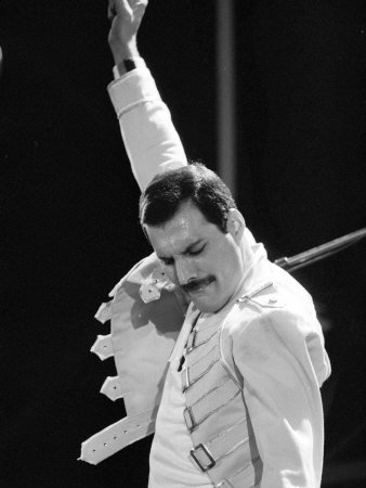 queen-rock-group-freddie-mercury-in-concert-at-st-james-park-in-newcastle-1986.jpg